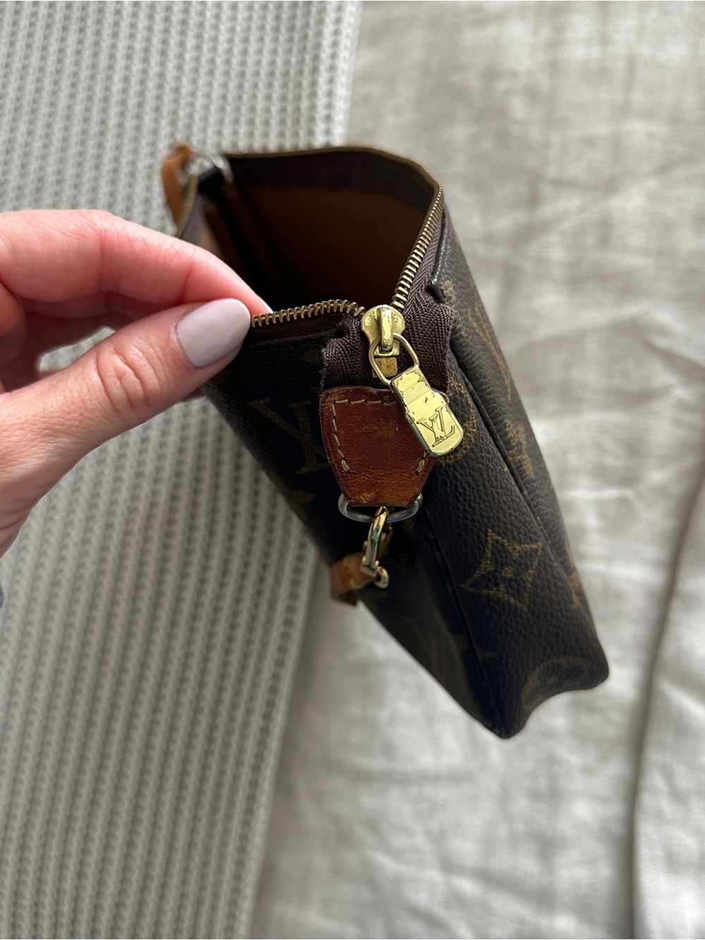 Louis Vuitton Monogram Canvas Shoulder Pochette in Brown with Tan Strap - Picture 4 of 8